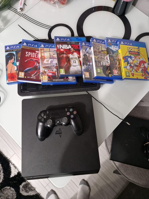 Vând playstation 4