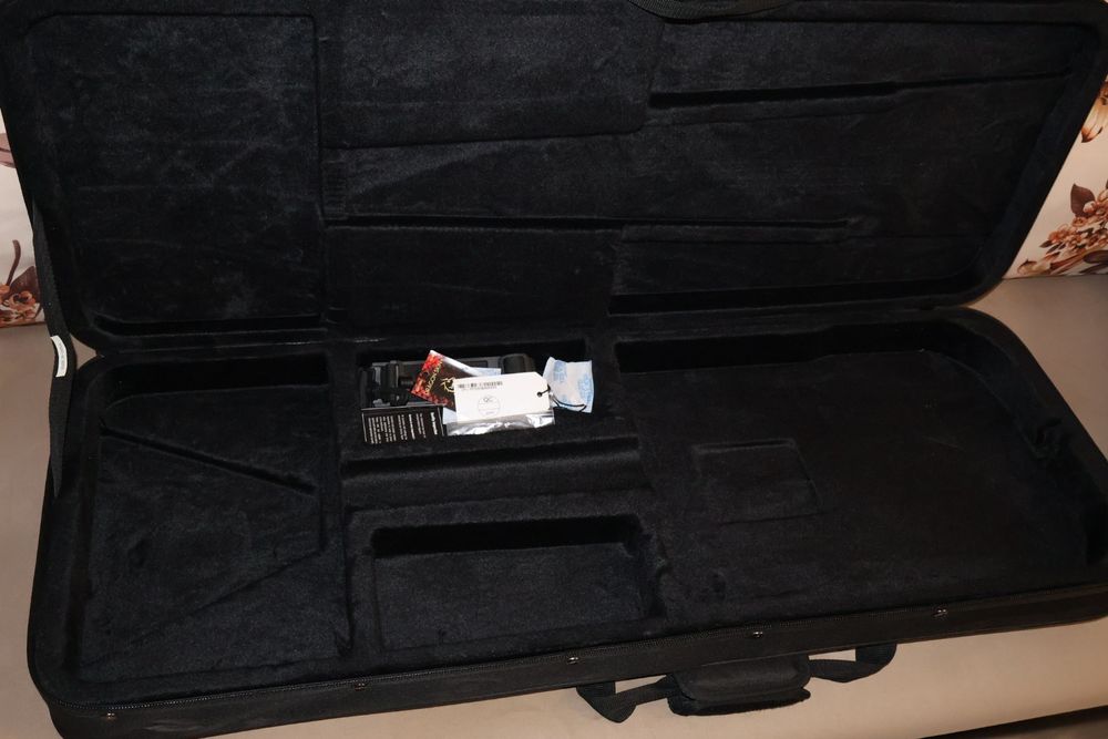 Harley Benton Amarok 6 и куфар нова