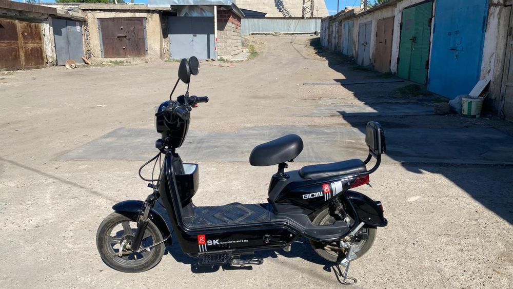 Продам электроскутер модель SK8