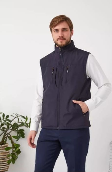 Безрукавка, двухсторонний, бренд Испания.