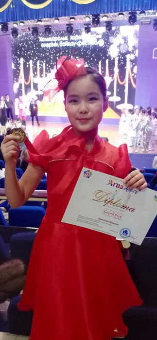 Платье красное 10 11 лет