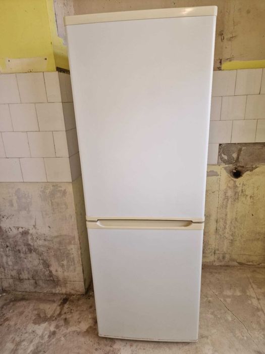 Хладилник с фризер