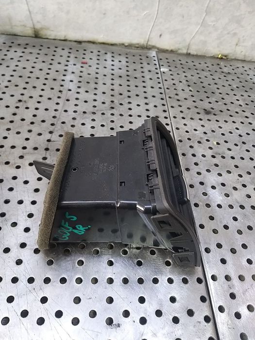 Grila ventilatie bord dreapta vw golf 5 1k 1k0819710