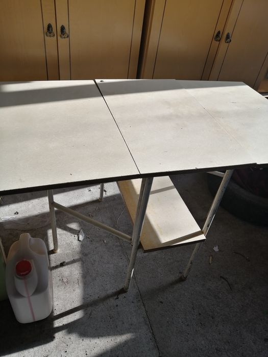 Стол трансформер, простой.