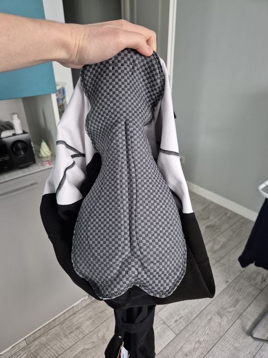 Salopeta pantaloni barbati man ciclism cycling AGU noua etichetă Măsura XXXL
Protecție șezut 
Discount pentru mai multe articole