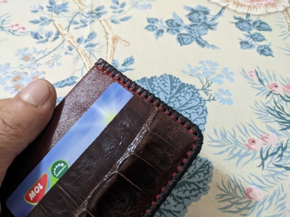 Port card portofel slim hand made piele de crocodil