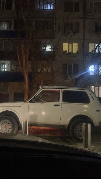 Нива 2121  год 2011