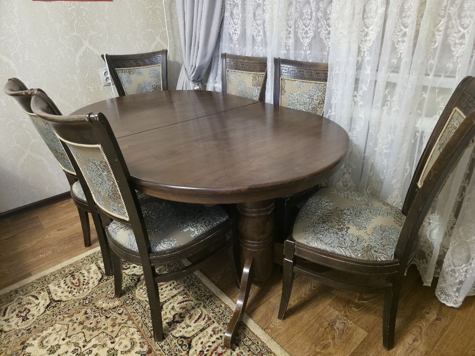 Стол со стульями