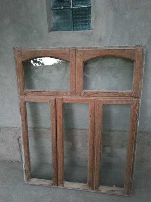 Yog'och eshik derazalar sotiladi