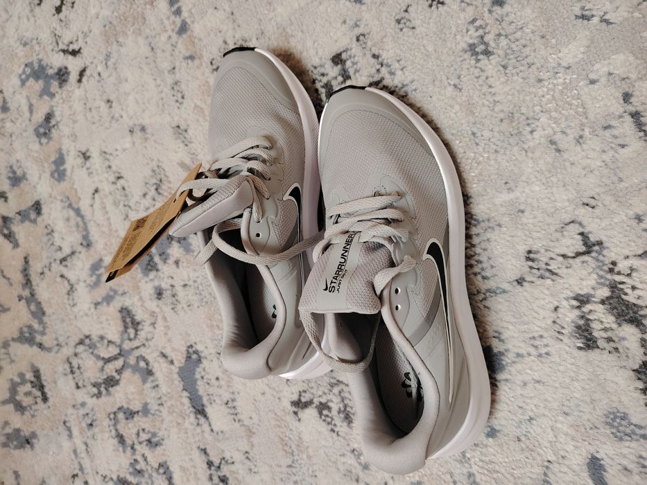 Маратонки Nike, нови