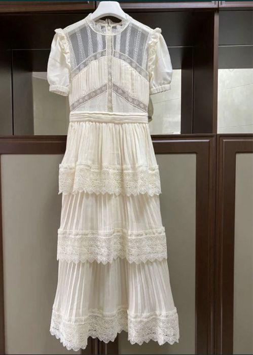 Нежное белое платье