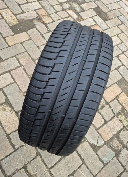 O bucată 275/40 R21 vară - una Continental