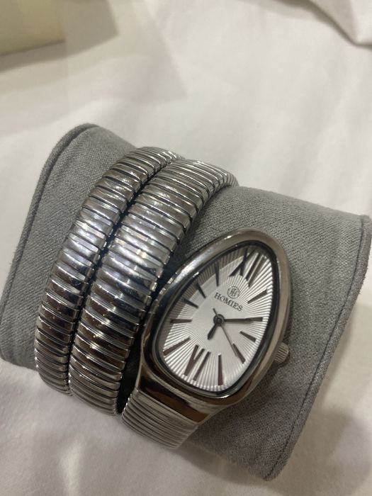 Женские часы продам срочно