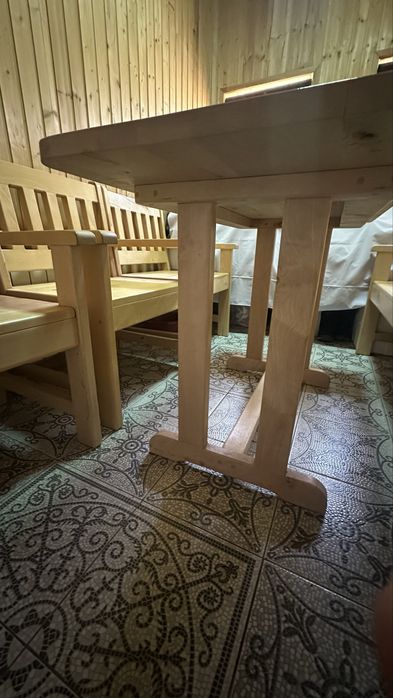 Продается стол стулья дерево