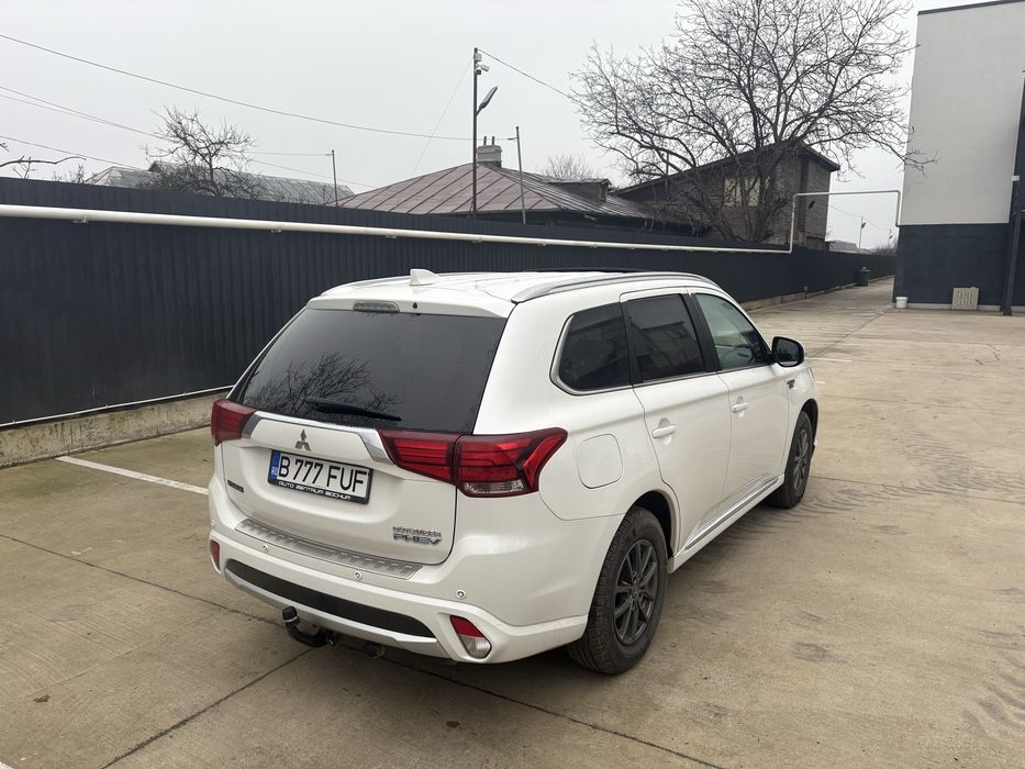 Vand Mitsubishi Outlander Benzina/Hybrid Plug In