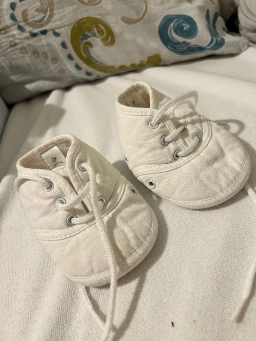 Лот бебешки обувки 0-6 м.