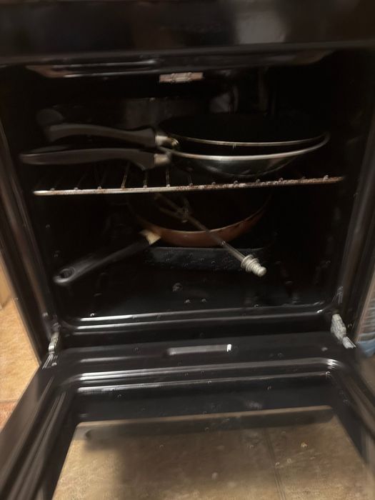 De vânzare aragaz pe gaz Indesit