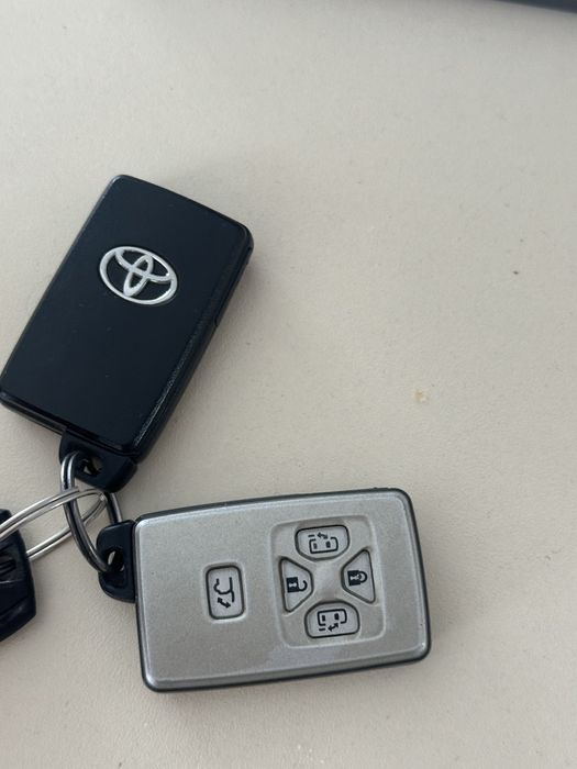 Оригинал ключ от alphard estima vellfire