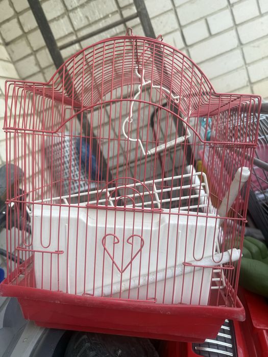 Продам 2 клетки недорого.