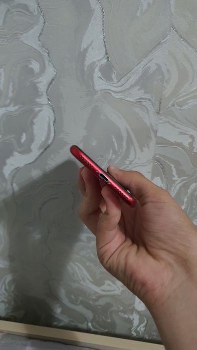 Iphone SE 2020 qizil