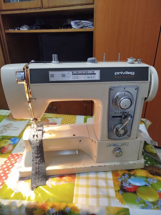 Mașină de cusut privileg