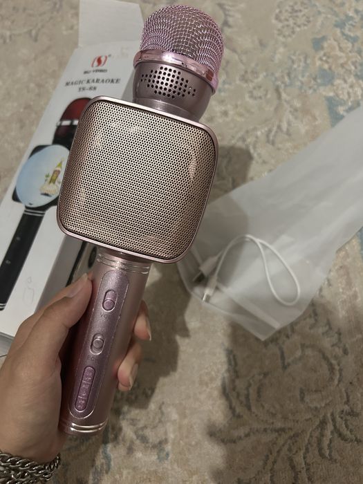 микрофон новый, розовый