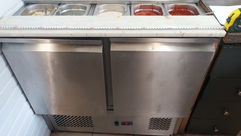 Хладилна маса саладета с плот за рязане 100х70см.