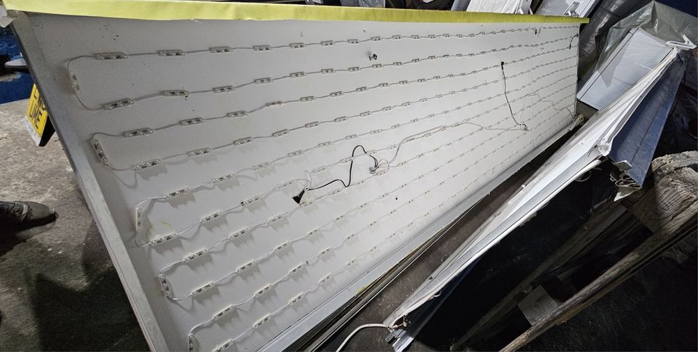 Светеща табела с винил