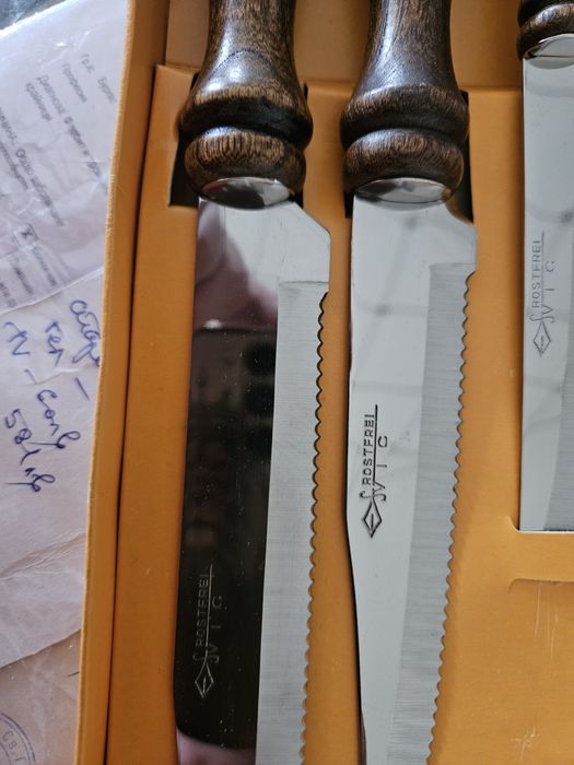 Продавам уникална серия ножове