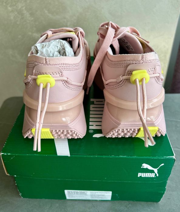 Дамски спортни обувки Puma