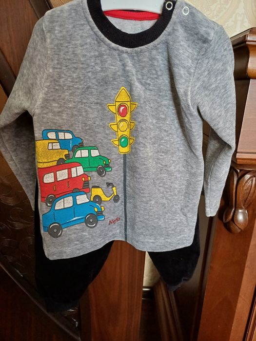 Костюм велюровый.