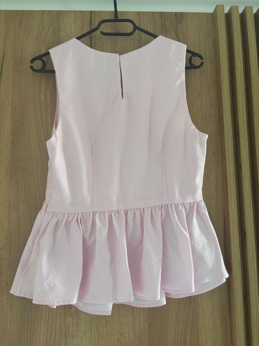 Top roz cu volane Zara