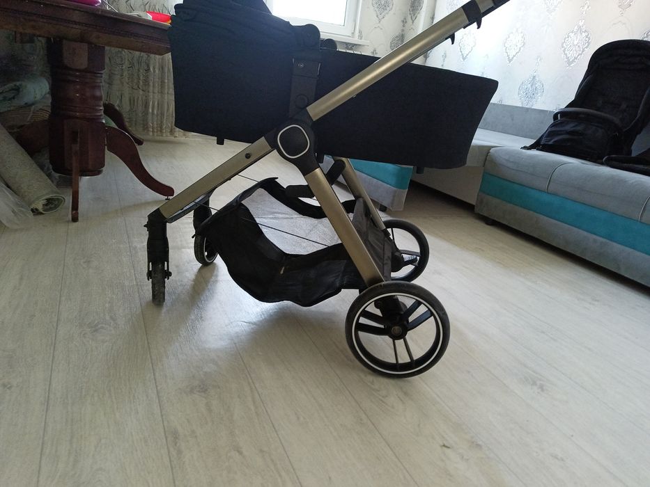 Детская коляска зимни и летни