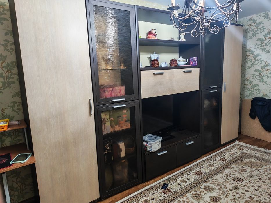 Сервант коричнвы