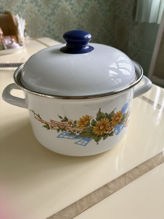 Кастрюли эмалированные б/у