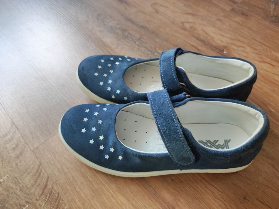 Срочно продам туфли для девочек