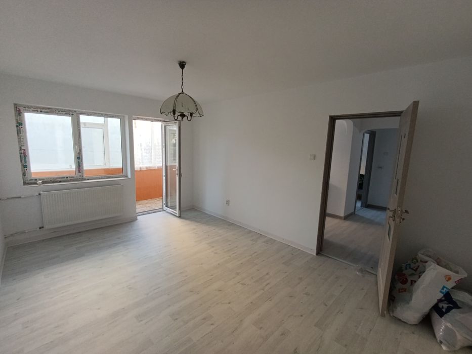 2 camere renovat, balcon mare, etaj 2