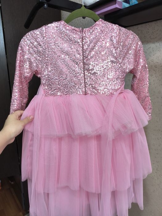 Продам красивые детские платья