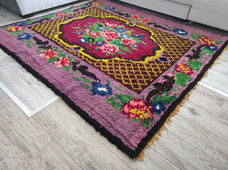 Автентичен ръчно тъкан вълнен килим 185x175 см – традиционни мотиви