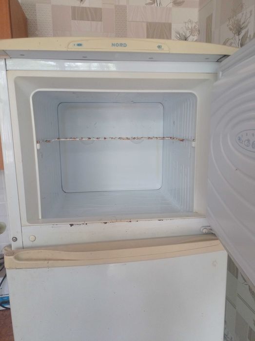Холодильник б/у.