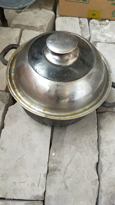 Продам казан с крышкой.