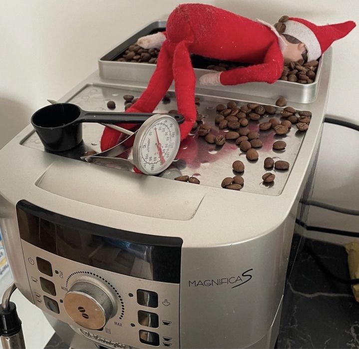 Кафе машина за офиси, кафенета и места с 5+ човека Delonghi saeco