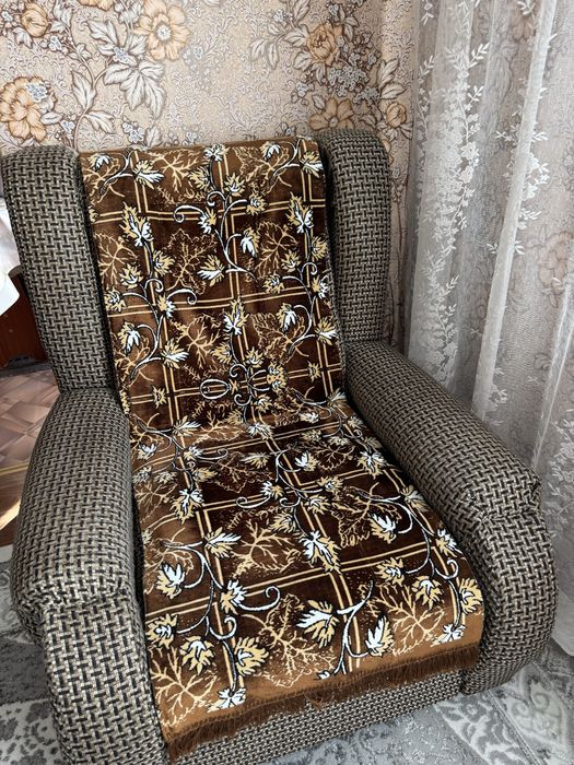 Диван с двумя креслами