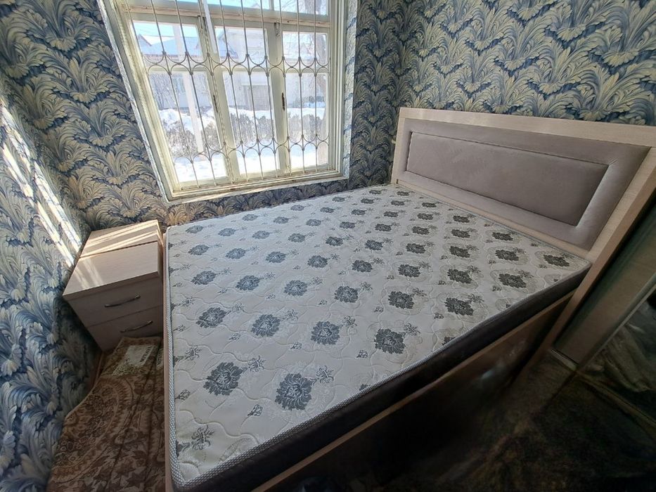Spalni kamplekt mebel sotiladi holati b/u  lekin  yaxshi sasyatayanada