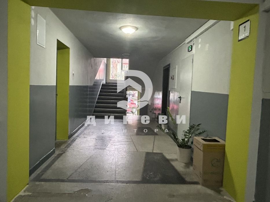 Продава се Тристаен апартамент в Стара Загора, Център - 71 кв.м за 2022 €/кв.м - Снимка #10