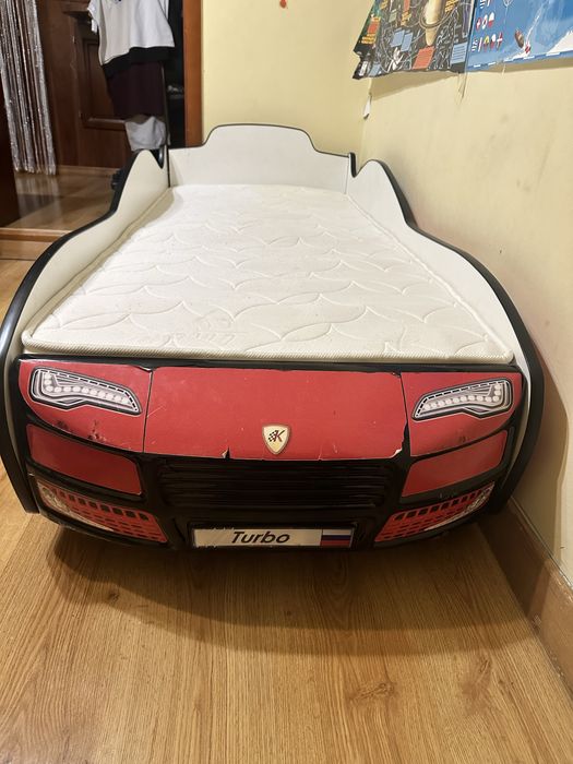 Детская кровать машинка