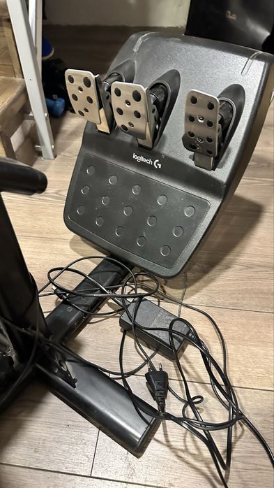 Volan Logitech G920 pentru Xbox + scaun Playset