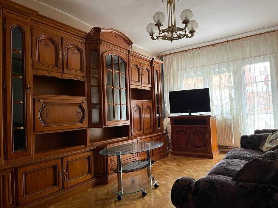 Inchiriez apartament 4 camere zona Podgoria