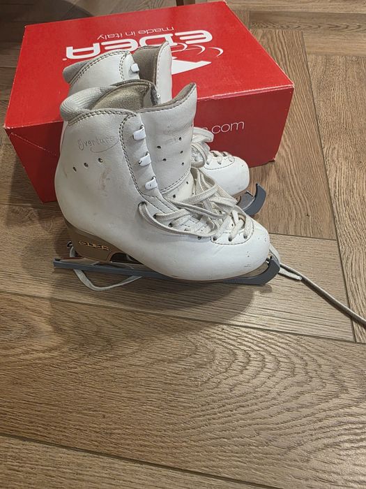 Продам коньки edea