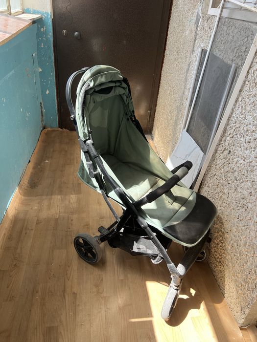 Продам прогулочную коляску
